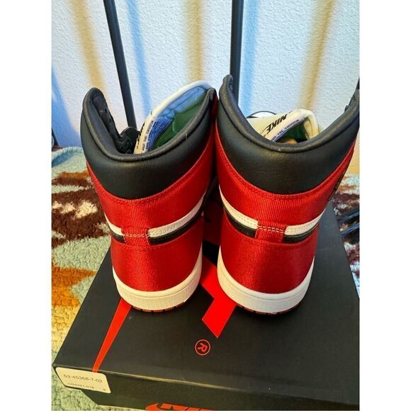 Nike Air Size 9 Jordan 1 Retro High Satin Black Toe Women CD0461-016 DS New - Picture 3 of 6
